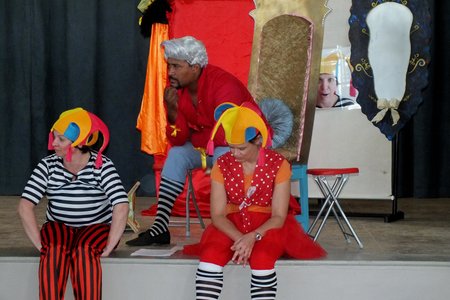 ‘n Toneeltjie uit die ATKV se toneelstuk oor belangrike besluitnemings